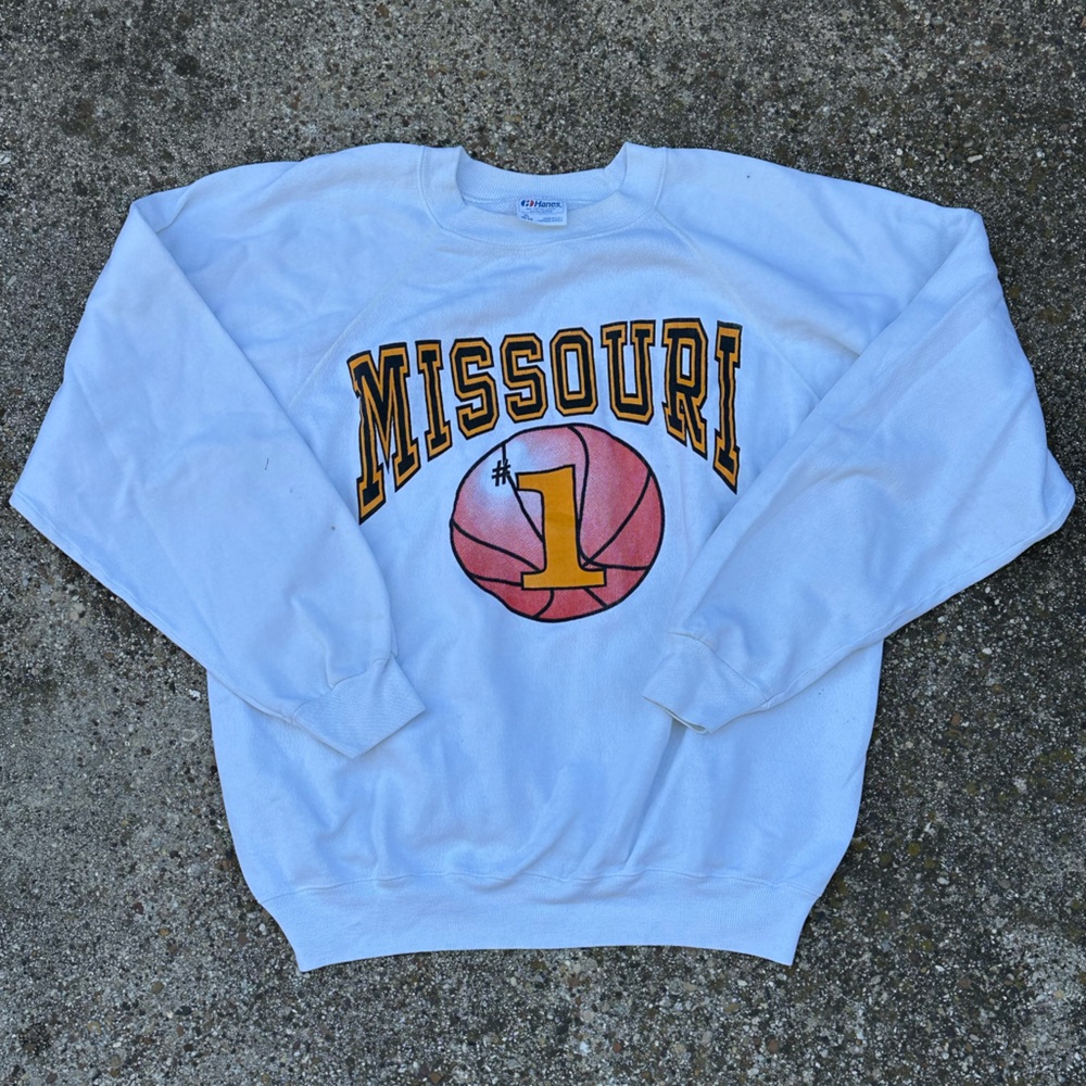 VTG Hanes Missouri White Sweatshirt Crewneck with Basketball Graphic